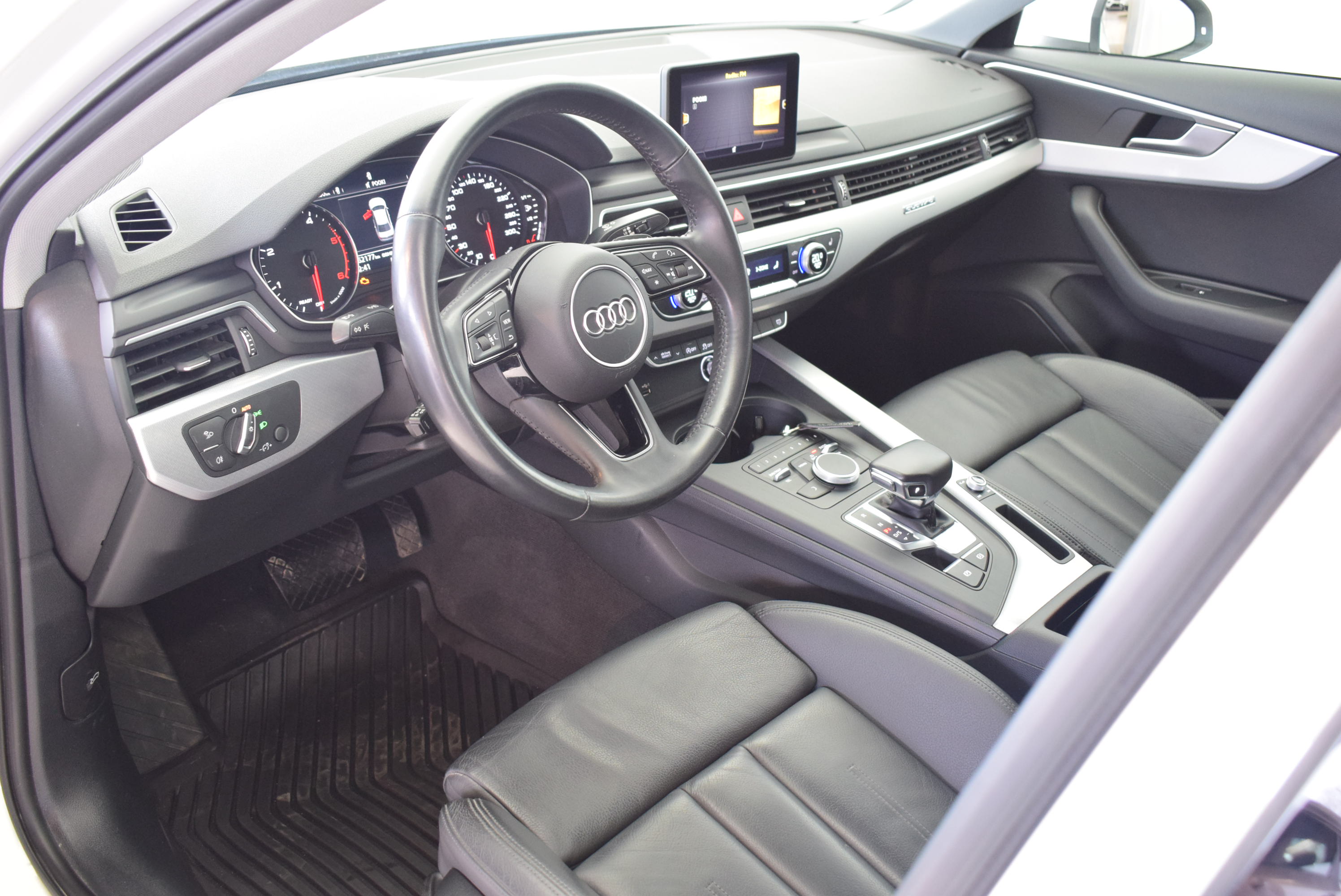 Audi A4 2019, kuva 5/13