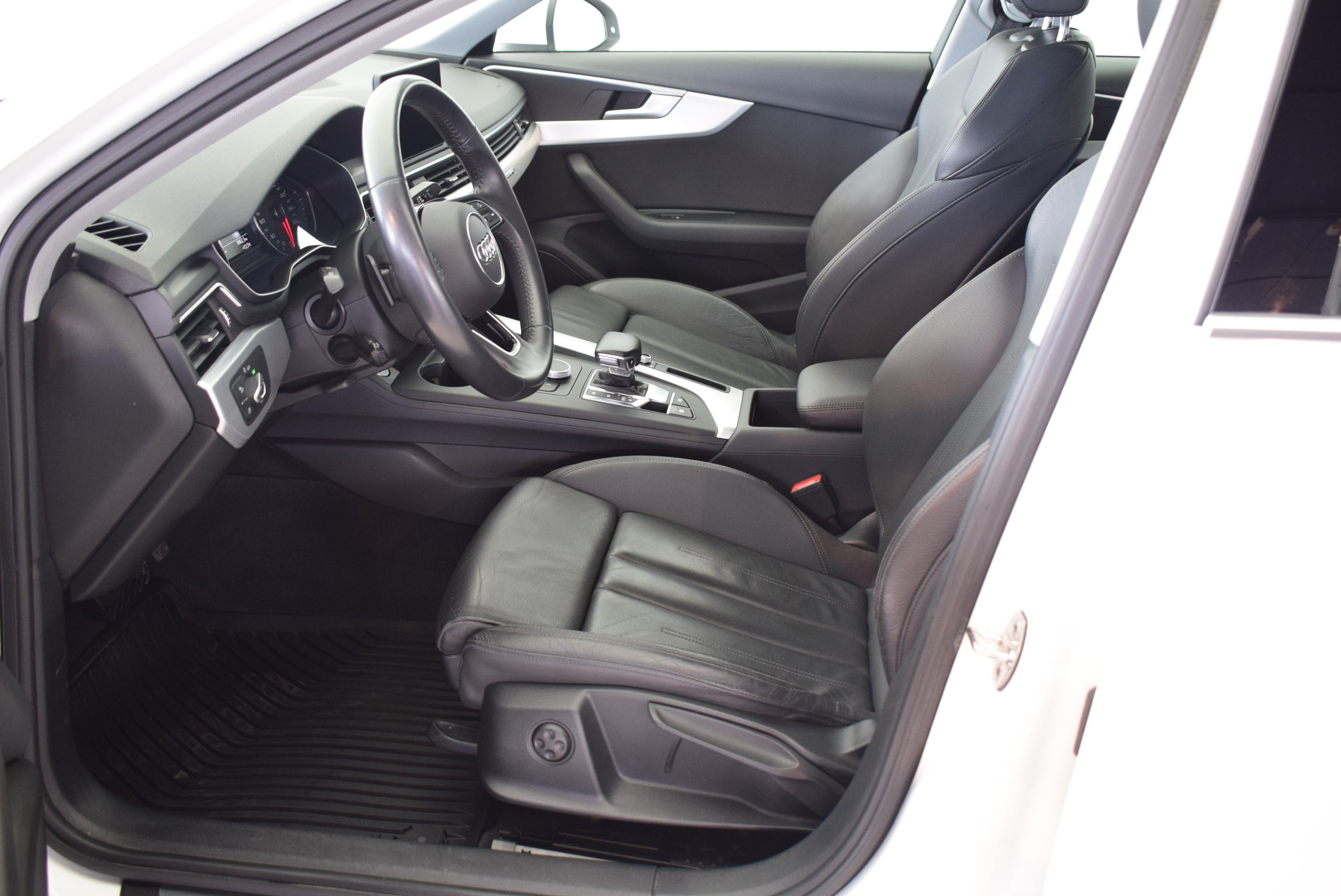 Audi A4 2019, kuva 4/13