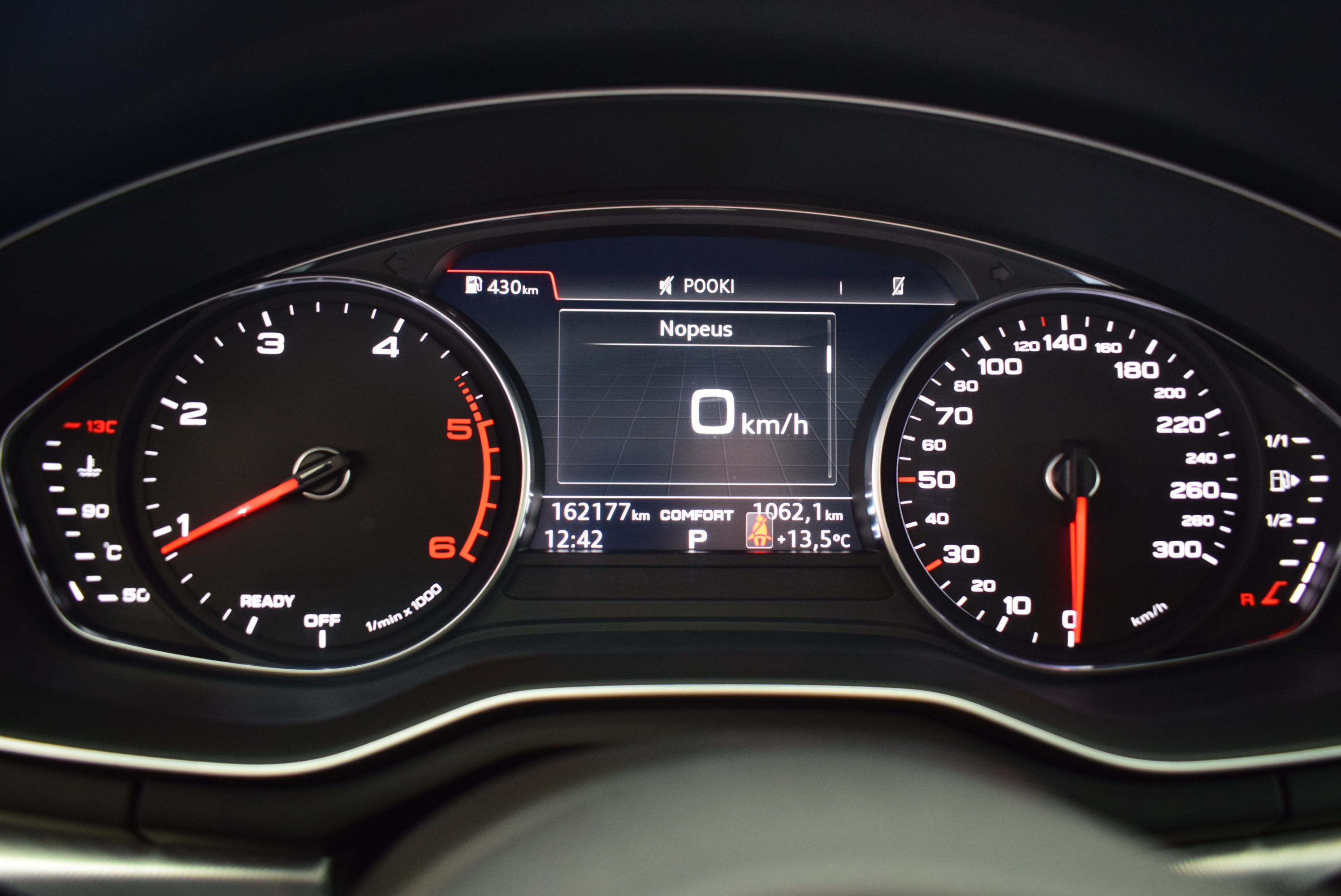 Audi A4 2019, kuva 7/13