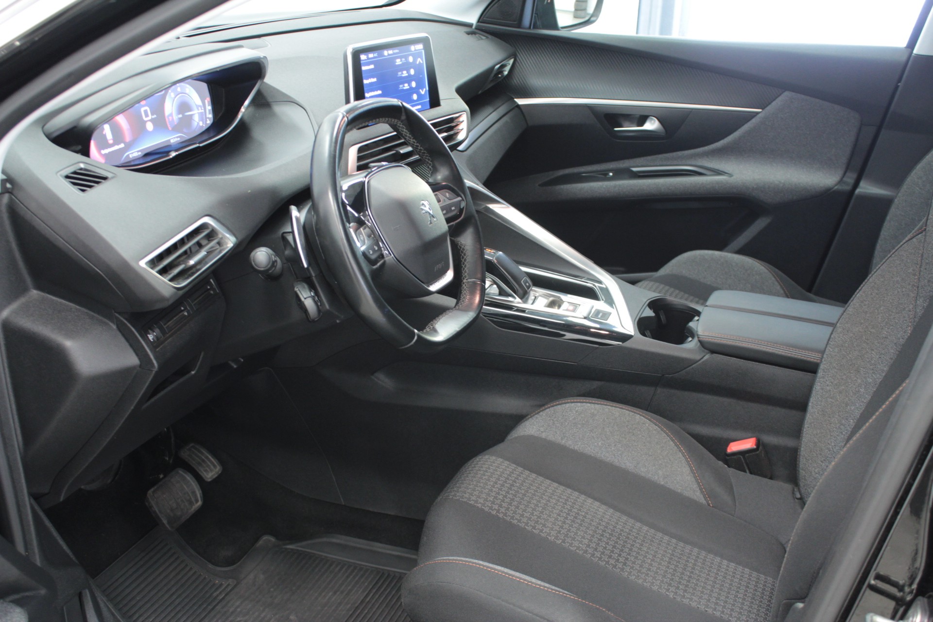 Peugeot 3008 2019, photo 6/22