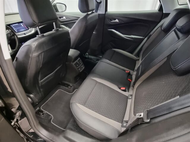 OPEL Grandland X 2019 Innovation Plus 180 Turbo A / Koukku / Navi / P-Kamera