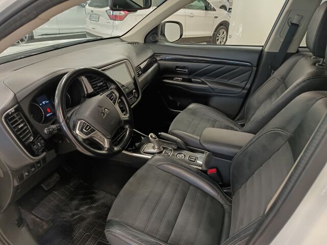MITSUBISHI Outlander 2016 2,0 MIVEC Intense CVT 4WD 5P