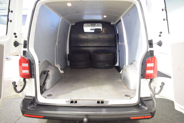 VOLKSWAGEN Transporter 2019 umpipakettiauto Pitkä 2,0 TDI 84 kW * 1.omistaja*