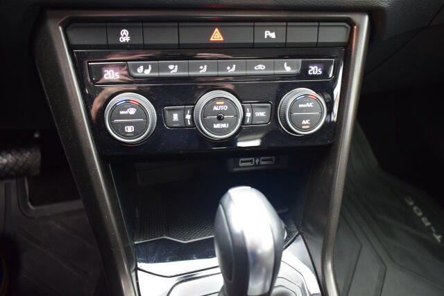 VOLKSWAGEN T-Roc 2019 Style Limited 1,5 TSI EVO 110 kW DSG-automaatti* Jakohihna just vaihdettu*Rek. 12/2019'