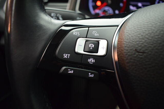 VOLKSWAGEN T-Roc 2019 Style Limited 1,5 TSI EVO 110 kW DSG-automaatti* Jakohihna just vaihdettu*Rek. 12/2019'