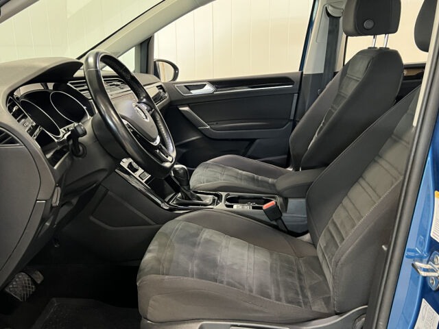 VOLKSWAGEN TOURAN 2020 2,0 TDI R-Line 110 kW DSG *7Hlö *Caribbean Blue *Ratinlämmitys *ACC *Discover Pro *Avaimeton kulku *
