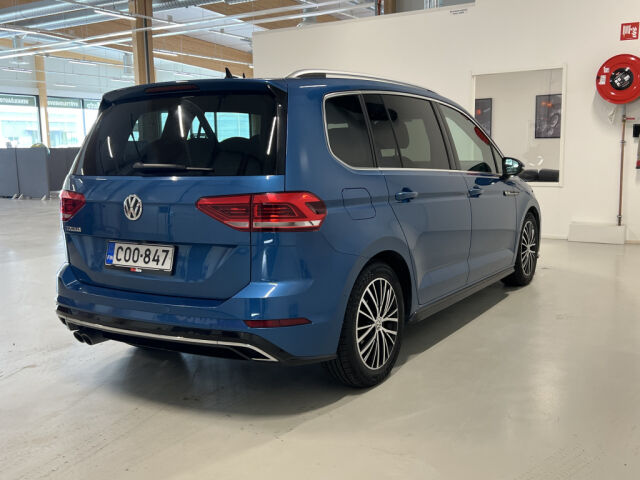 VOLKSWAGEN TOURAN 2020 2,0 TDI R-Line 110 kW DSG *7Hlö *Caribbean Blue *Ratinlämmitys *ACC *Discover Pro *Avaimeton kulku *