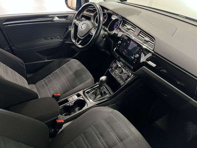 VOLKSWAGEN TOURAN 2020 2,0 TDI R-Line 110 kW DSG *7Hlö *Caribbean Blue *Ratinlämmitys *ACC *Discover Pro *Avaimeton kulku *