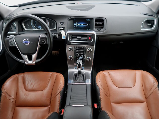 Volvo V60 2015 D6 AWD Summum plug in hybrid aut
