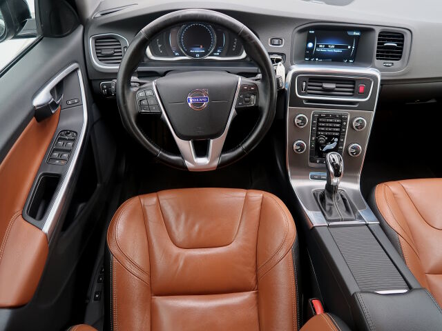 Volvo V60 2015 D6 AWD Summum plug in hybrid aut