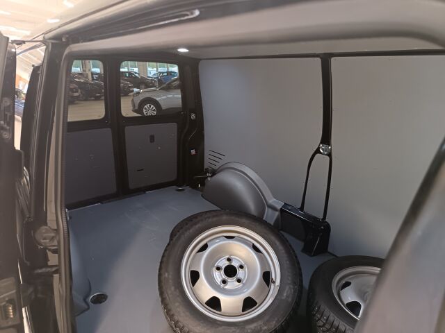 VOLKSWAGEN Transporter 2021 umpipakettiauto Pitkä 2,0 TDI 150 kW 4Motion DSG 204M