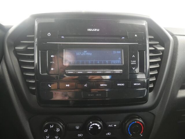 ISUZU D-Max 2021 Space Cab 163 TDi 4WD 6MT L Launch Edition