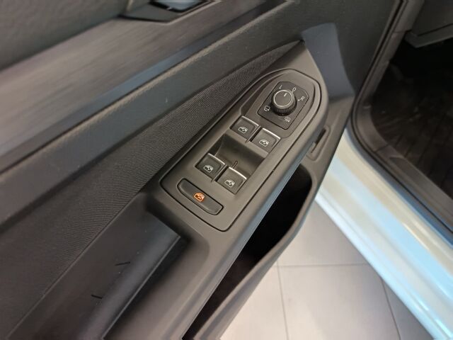 VOLKSWAGEN Golf 2021 Variant Comfort 1,5 eTSI 110 kW (MHEV) DSG-automaatti