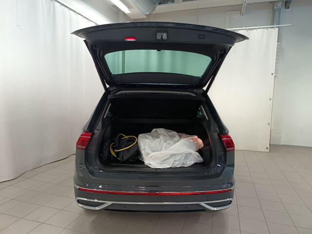 VOLKSWAGEN Tiguan 2021 Style eHybrid 180 kW DSG-auto. **HIENO PLUGARI KORKIALLA MAAVARALLA JA MAUSTEITA ON**