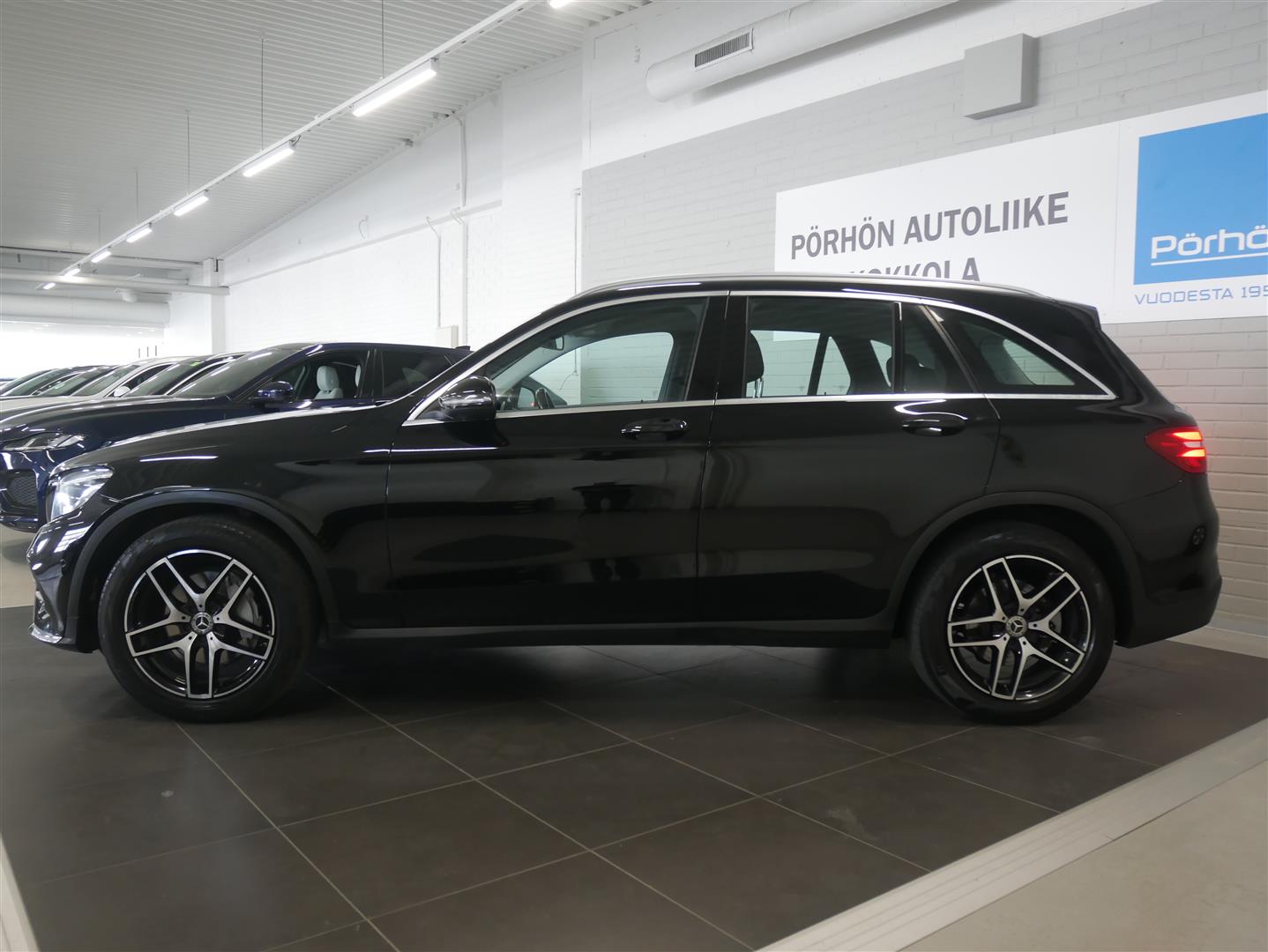 Mercedes-Benz GLC 2017, photo 2/20
