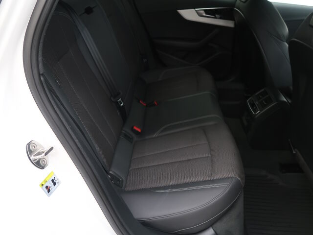 Audi A4 2022 Sedan Business Advanced 40 TFSI 150kW MHEV quattro S tronic