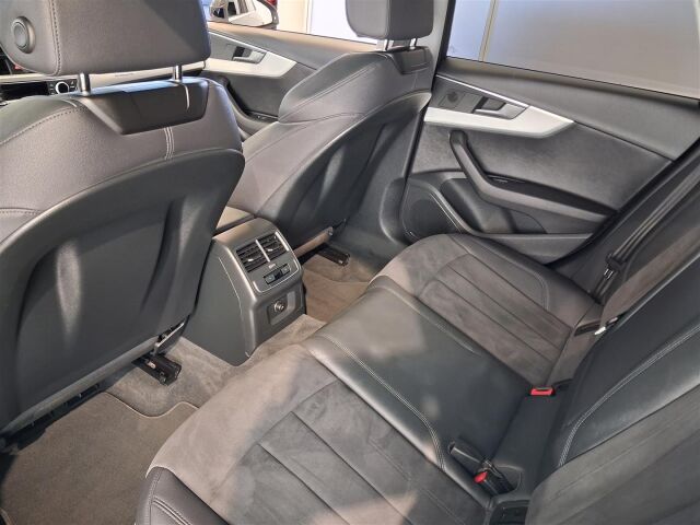 Audi A4 2022 Sedan Business 40 TFSI 150 kW MHEV quattro S tronic