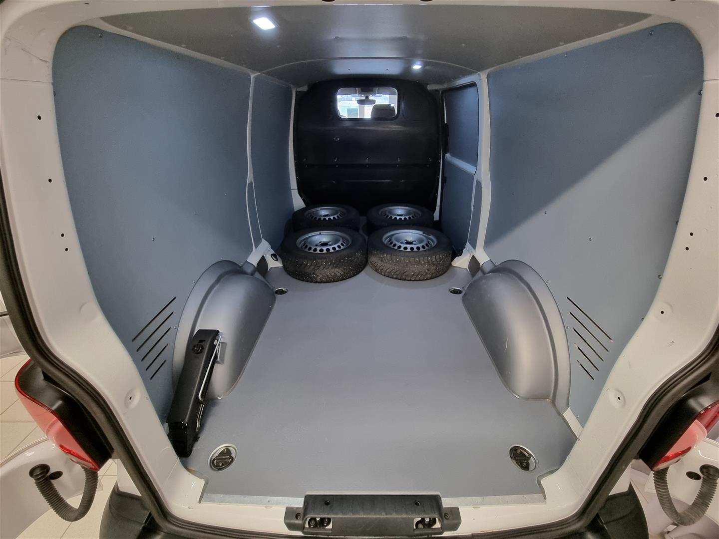 Volkswagen Transporter 2022, kuva 6/18