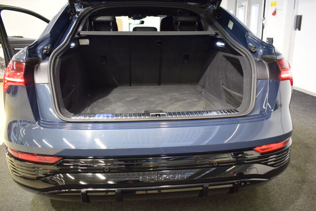 Audi Q8 e-tron 2023 Sportback 50 S line Launch Edition. Erinomaisella varustuksella.