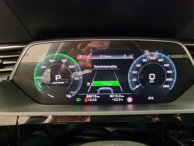 AUDI Q8 e-tron 2023 Sportback 55 quattro Progress * Peruutuskamera, Navigointijärjestelmä, virtuaalinen mittaristo *