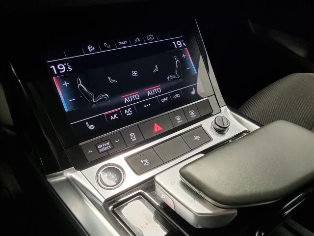 AUDI Q8 e-tron 2023 Sportback 55 quattro Progress * Peruutuskamera, Navigointijärjestelmä, virtuaalinen mittaristo *