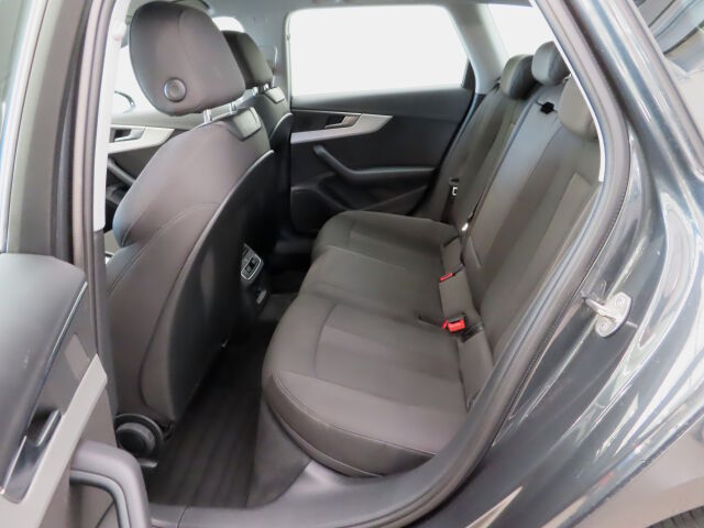 Audi A4 2024 Avant 40 TFSI MHEV Land of quattro