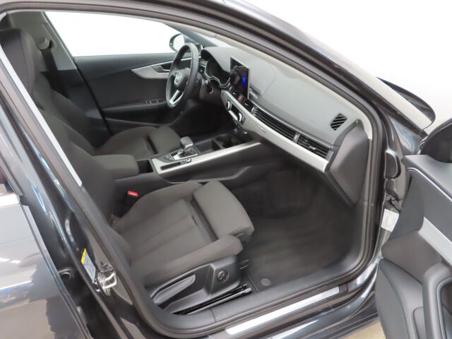 Audi A4 2024 Avant 40 TFSI MHEV Land of quattro
