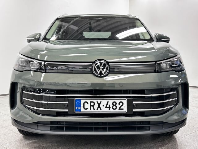 VOLKSWAGEN Tiguan 2024 UPEA Elegance Busines 1,5 eTSI 110 kW DSG-aut Webasto, 2*renkaat, koukku vararengas  050 3622763