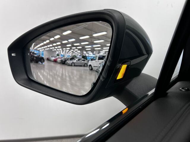 VOLKSWAGEN Tiguan 2024 UPEA Elegance Busines 1,5 eTSI 110 kW DSG-aut Webasto, 2*renkaat, koukku vararengas  050 3622763