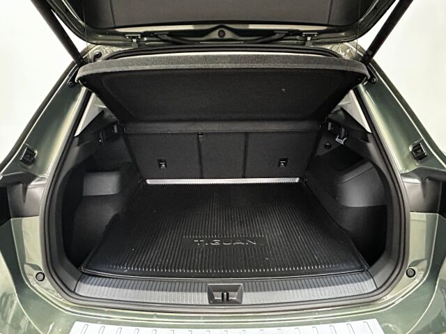VOLKSWAGEN Tiguan 2024 UPEA Elegance Busines 1,5 eTSI 110 kW DSG-aut Webasto, 2*renkaat, koukku vararengas  050 3622763