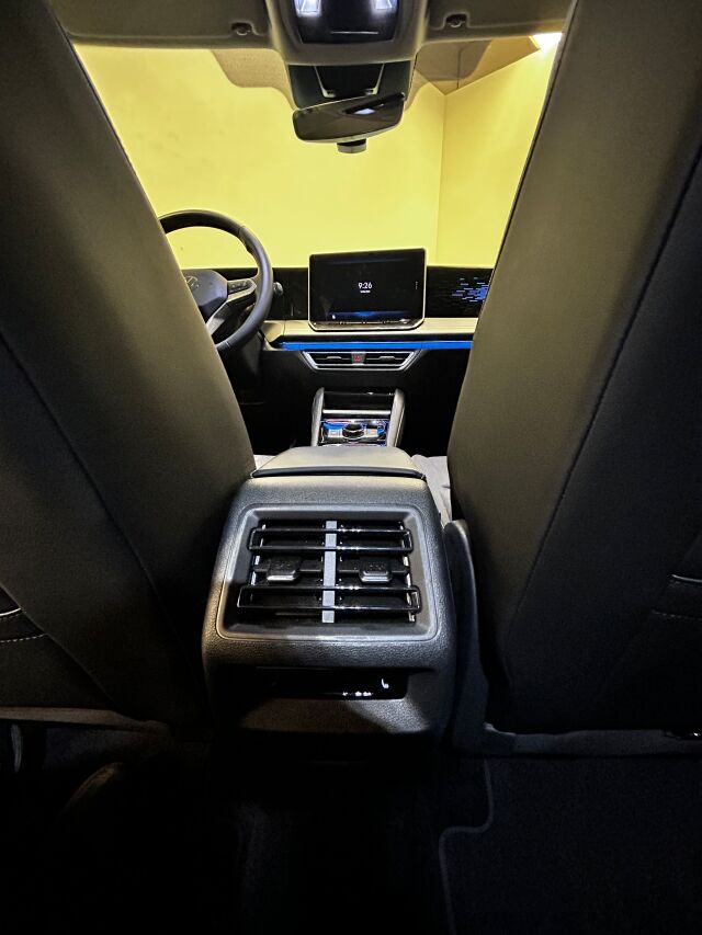 VOLKSWAGEN Tiguan 2024 UPEA Elegance Busines 1,5 eTSI 110 kW DSG-aut Webasto, 2*renkaat, koukku vararengas  050 3622763