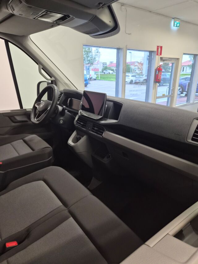 Volkswagen Crafter 2025 35 umpipakettiauto 2,0 TDI 103 kW 8at, 3640