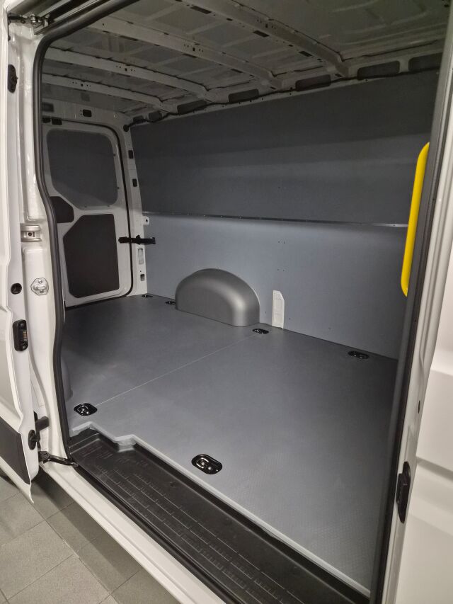 Volkswagen Crafter 2025 35 umpipakettiauto 2,0 TDI 103 kW 8at, 3640