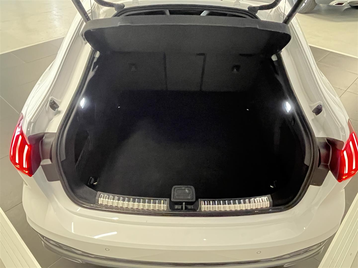 Audi A5 Sedan TFSI 110 kW S tronic 2025, kuva 5/26