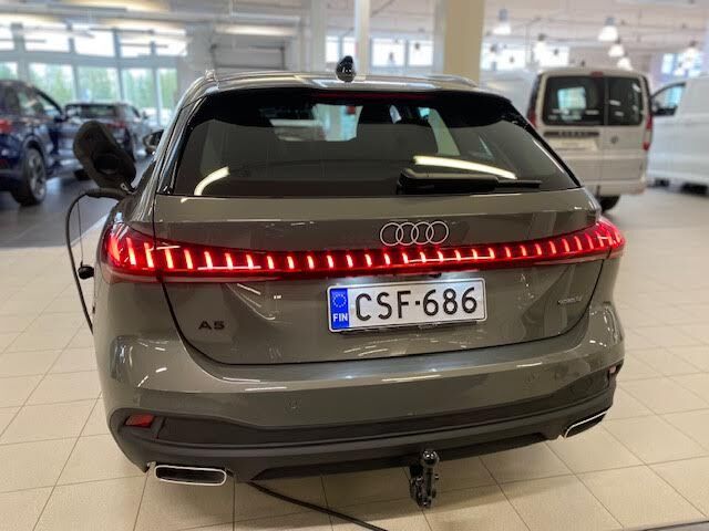 Audi A5 2025 Avant e-hybrid quattro 220 kW