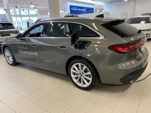 Audi A5 2025 Avant e-hybrid quattro 220 kW