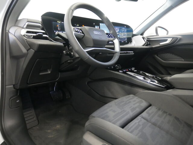 Audi A5 2025 Avant e-hybrid quattro 220 kW