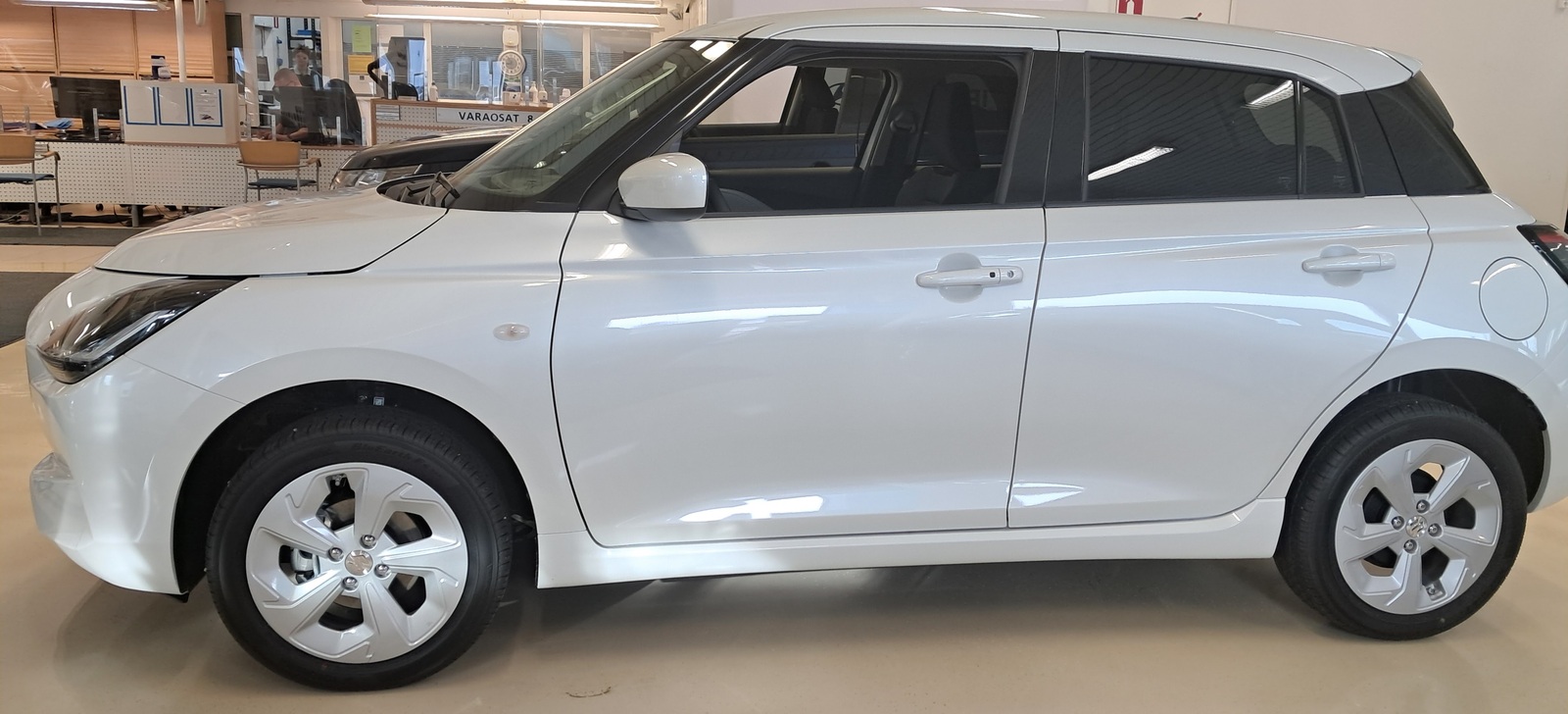 Suzuki Swift 1,2 12V HYBRID 4WD GL+ 5MT 2026, kuva 2/11