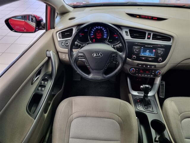 KIA cee'd 2015 1,6 CRDi EX 5D A/T