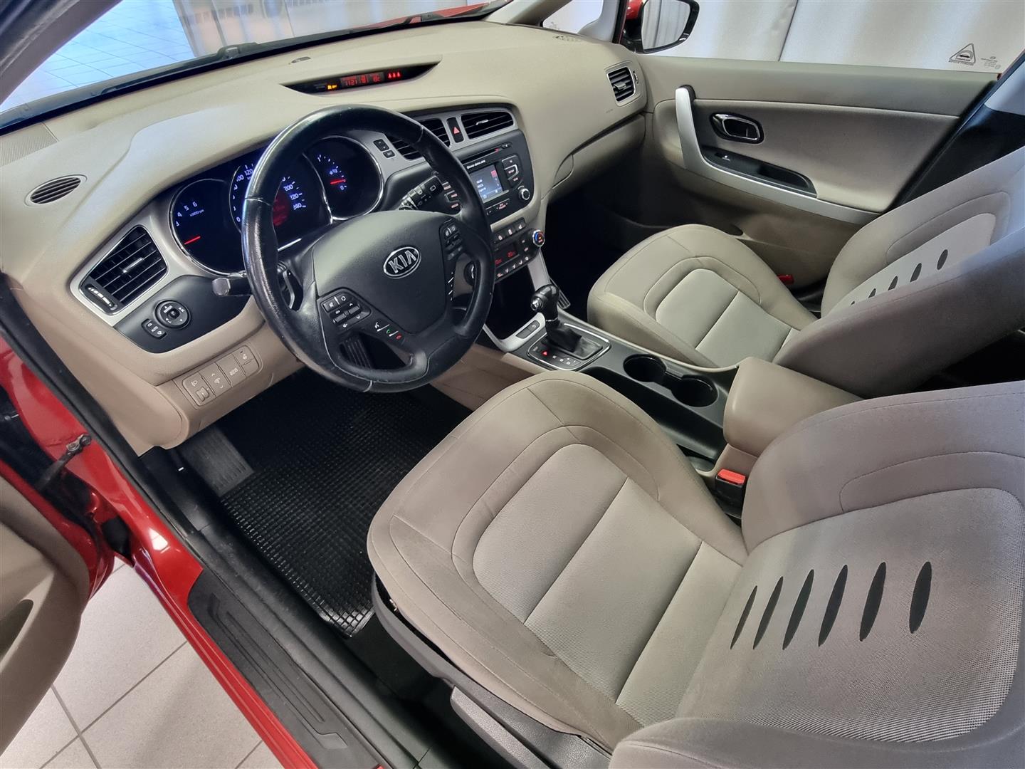 Kia Ceed 1,6 CRDi EX 5D A/T 2015, photo 7/21