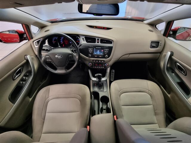 KIA cee'd 2015 1,6 CRDi EX 5D A/T