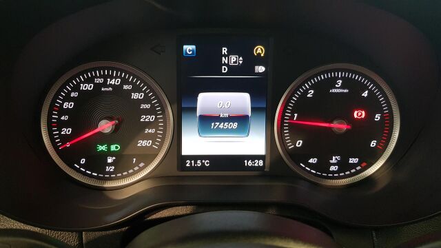 MERCEDES-BENZ C 2015 180 BlueTec A Premium Business