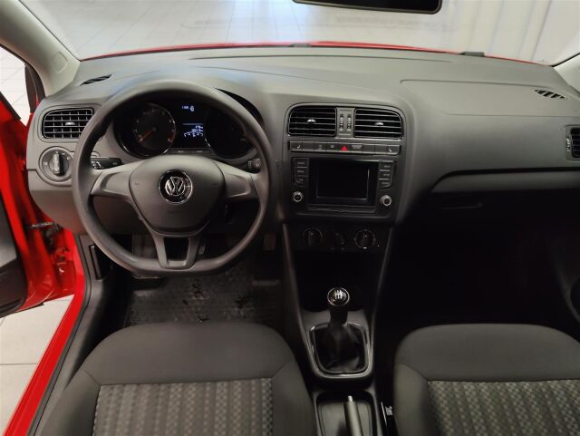 VOLKSWAGEN Polo 2015 Trendline 1,0 55 kW (75 hv) BlueMotion Technology 4-ovinen