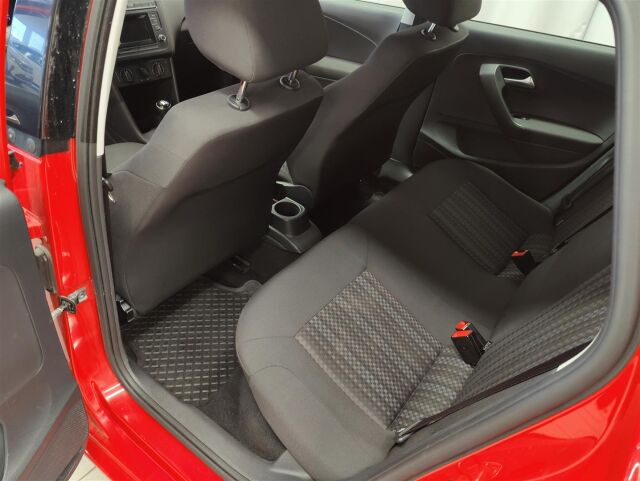 VOLKSWAGEN Polo 2015 Trendline 1,0 55 kW (75 hv) BlueMotion Technology 4-ovinen