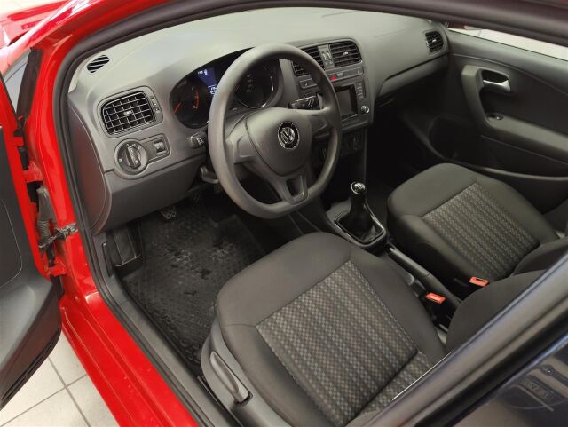 VOLKSWAGEN Polo 2015 Trendline 1,0 55 kW (75 hv) BlueMotion Technology 4-ovinen