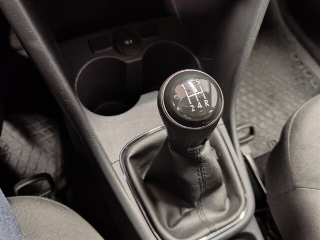 VOLKSWAGEN Polo 2015 Trendline 1,0 55 kW (75 hv) BlueMotion Technology 4-ovinen