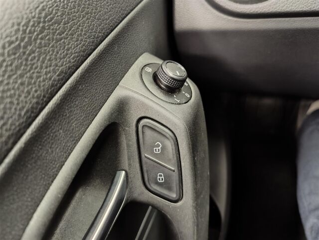 VOLKSWAGEN Polo 2015 Trendline 1,0 55 kW (75 hv) BlueMotion Technology 4-ovinen