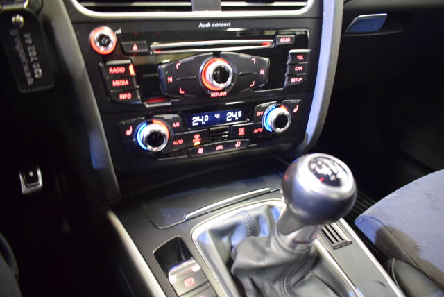 AUDI A4 2015 Sedan Business Sport 2,0 TDI 100 kW ultra