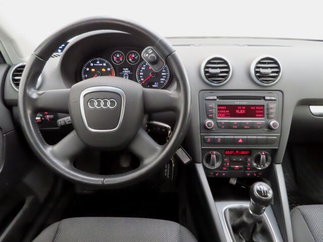 Audi A3 2010 Sportback Attraction Business 1,2 TFSI 77 kW Start-Stop