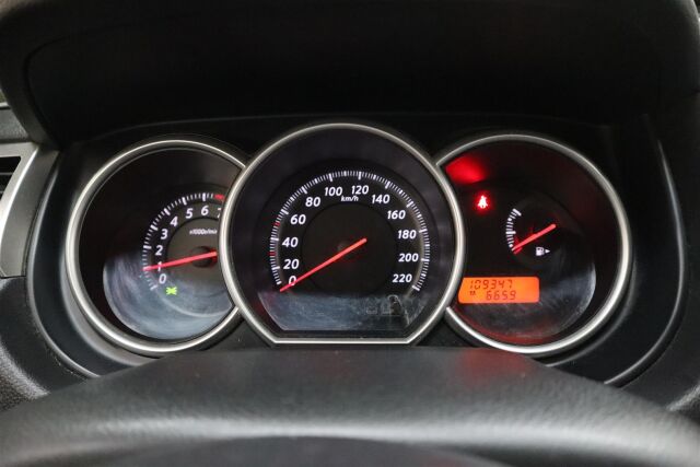 NISSAN Tiida 2011 5d Visia 1,6 A/T Euro5
